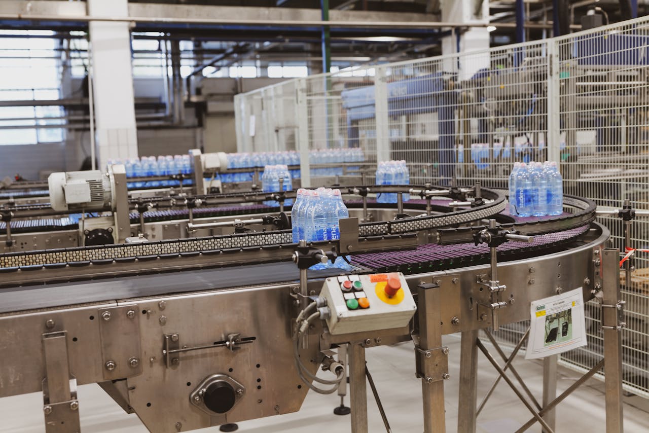 • Palletised industrial load secured with Gundle stretch hood film